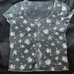 I am selling a comfortable, yet stylish top from American Eagle!